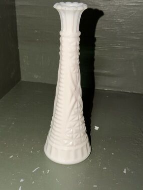 Vtg Anchor Hocking Stars and Bars White Milk Glass Bud Vase Scalloped Rim 9”
